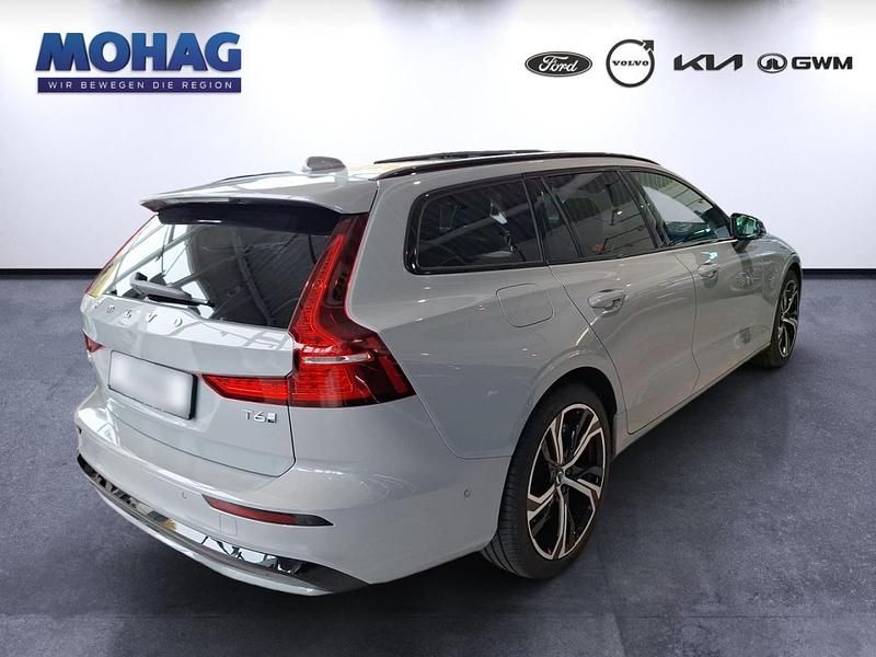 Neu Volvo V60 Plus 350 PS (257 kW) 2025 Vapour grey / metallic Kombi