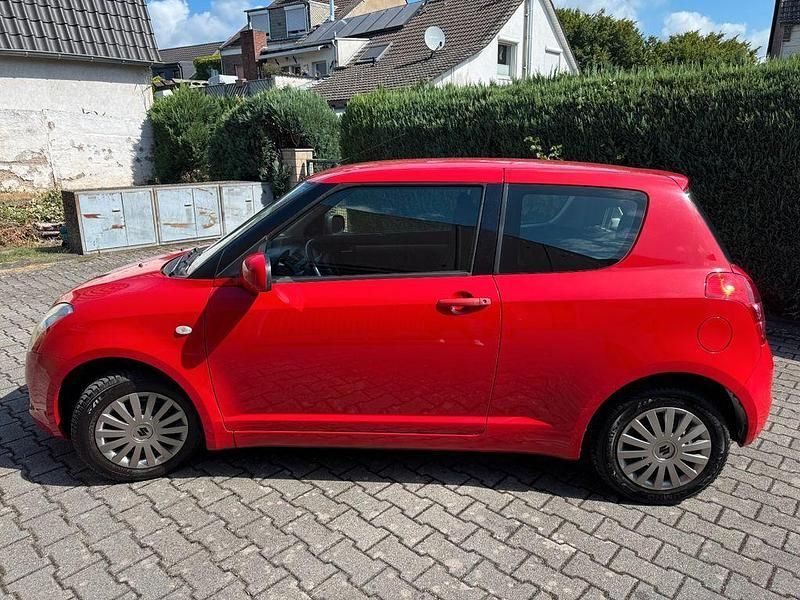 Rot Gebraucht 2010 Suzuki Swift Limousine | 2.299 € (Guter Preis) - Bild 1/4