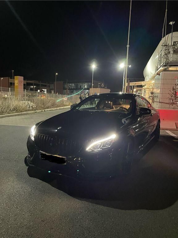 Schwarz Gebraucht 2017 Mercedes C300 AMG Coupé | 29.999 € (Fairer Preis) - Bild 1/4