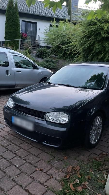 Grau Gebraucht 2002 VW Golf IV Kleinwagen | 5.900 € - Bild 1/4