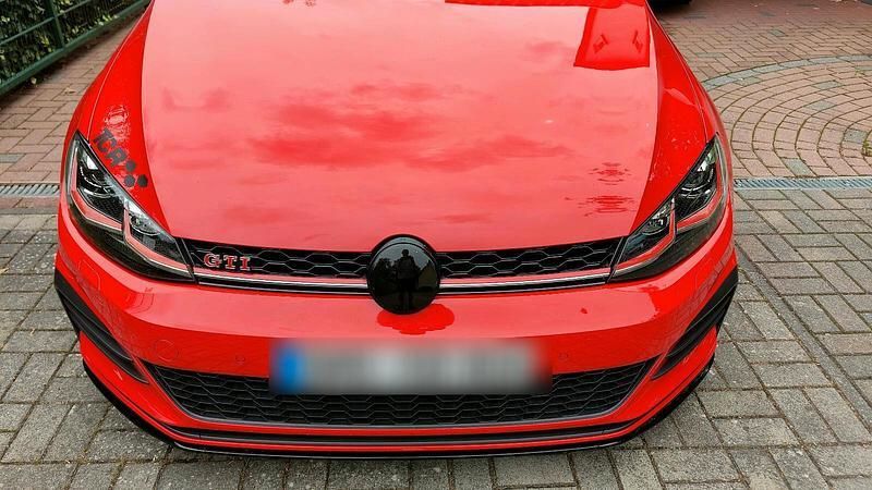 Rot Gebraucht 2019 VW Golf VII GTI Limousine | 35.000 € - Bild 1/4