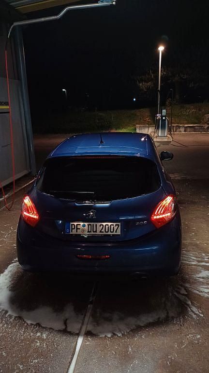 Blau Gebraucht 2012 Peugeot 208 Allure Kleinwagen | 2.100 € (Superpreis) - Bild 1/4