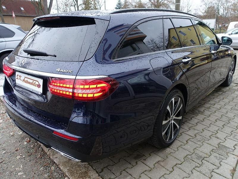 Gebraucht Mercedes E300 AMG 306 PS (225 kW) 2022 Blau Limousine