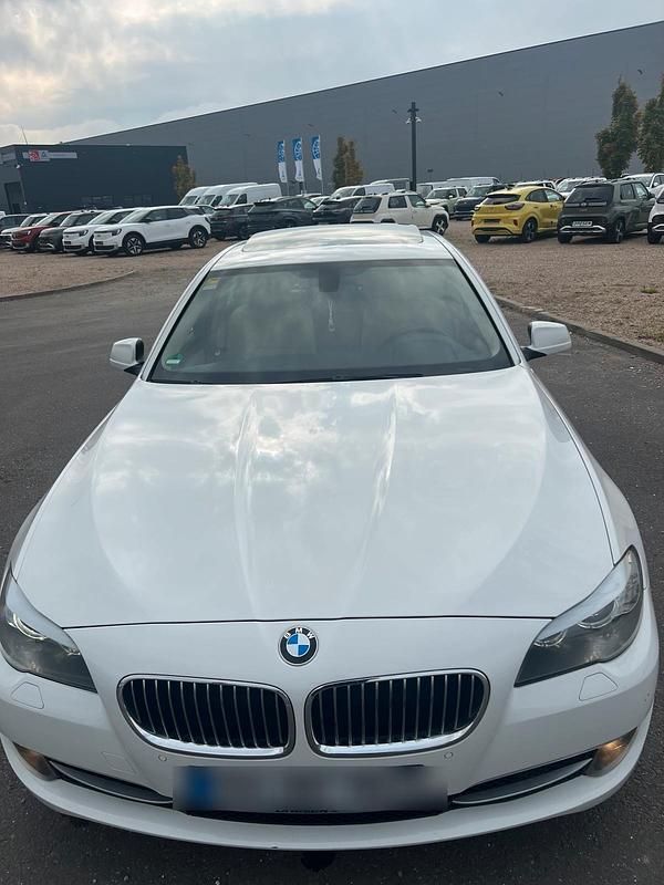 Weiß Gebraucht 2013 BMW 528 Limousine | 10.250 € (Guter Preis) - Bild 1/4