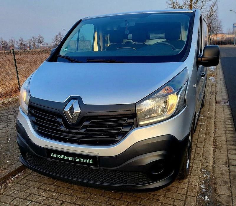 Gebraucht Renault Trafic Komfort 145 PS (106 kW) 2017 Grau Van / Kleinbus
