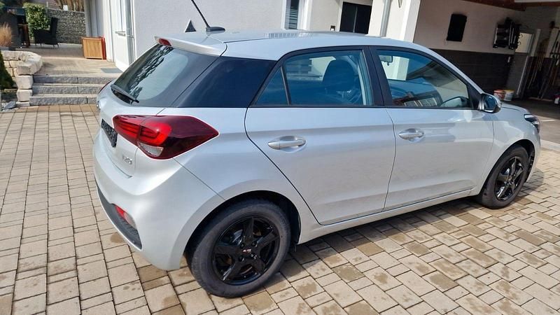Gebraucht Hyundai i20 Active 101 PS (74 kW) 2018 Silber Kleinwagen