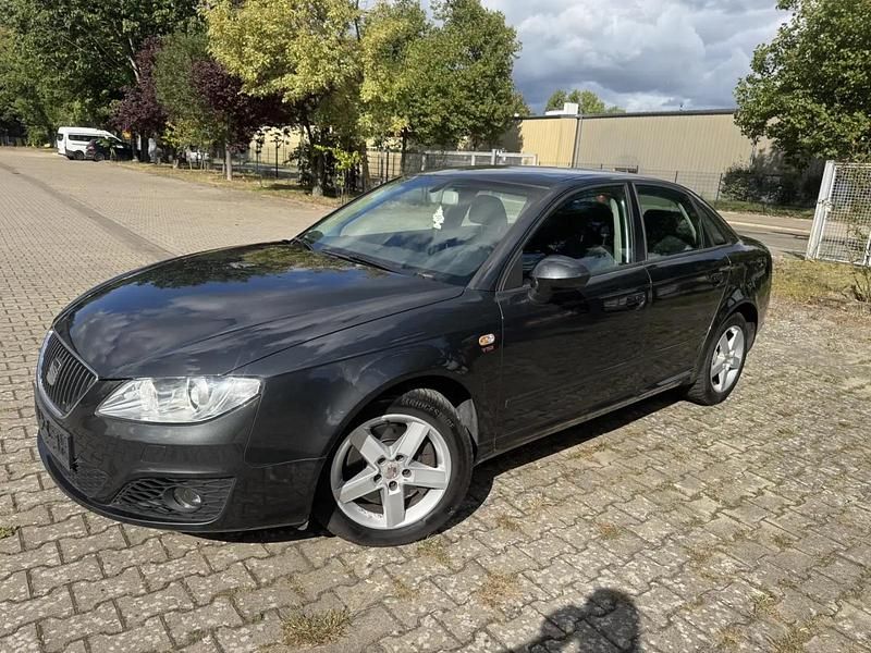 Grau Gebraucht 2010 Seat Exeo Limousine | 8.650 € - Bild 1/4