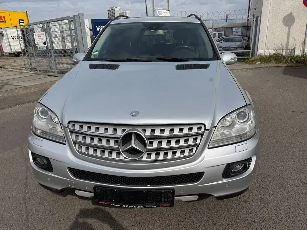 Second-hand Mercedes ML320 224 CP (164 kW) 2007 Argintiu SUV