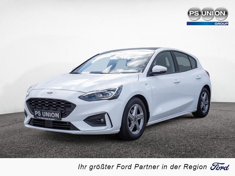 Weiss / frostweiß Gebraucht 2021 Ford Focus ST-Line Limousine | 19.490 € (Fairer Preis) - Bild 1/4
