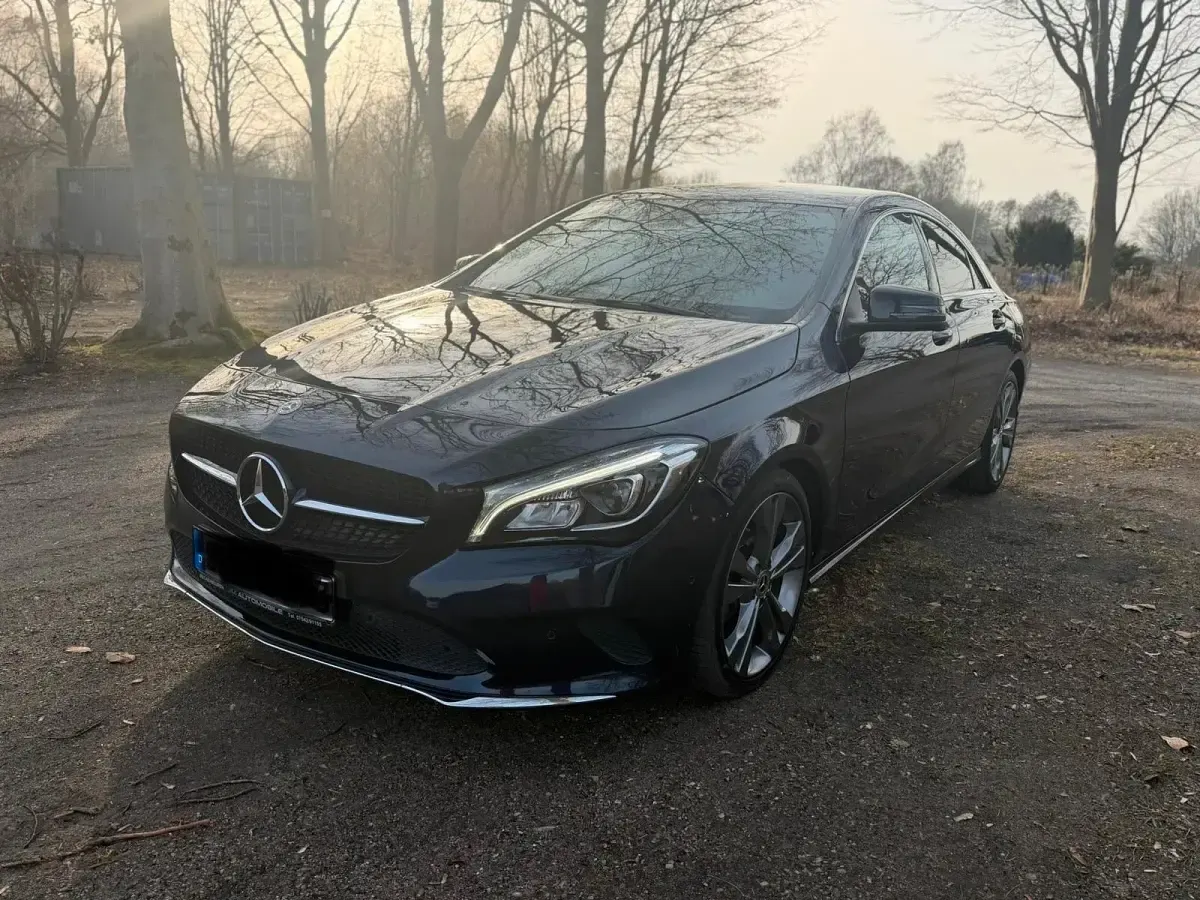 Gebraucht Mercedes CLA220 177 PS (130 kW) 2018 Blau Coupé