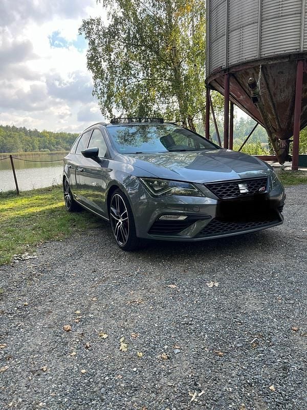 Grau Gebraucht 2017 Cupra Leon Kombi | 13.800 € (Fairer Preis) - Bild 1/4