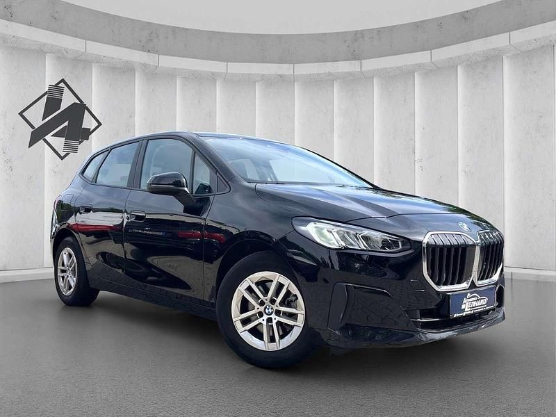 Schwarz 2 Gebraucht 2022 BMW 218 Van / Kleinbus | 23.690 € (Guter Preis) - Bild 1/4