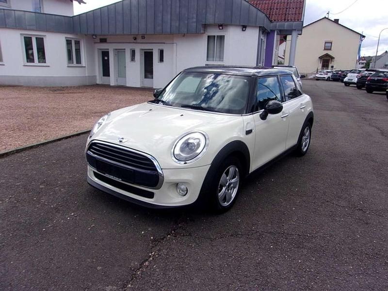 Używany Mini Cooper 136 KM (100 kW) 2017 Biały Hatchback