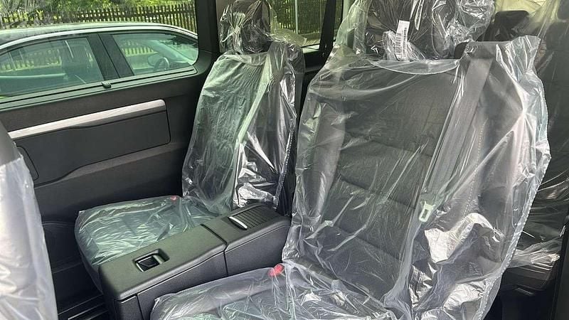 Neu Peugeot Traveller Allure 177 PS (130 kW) 2025 Schwarz Van / Kleinbus