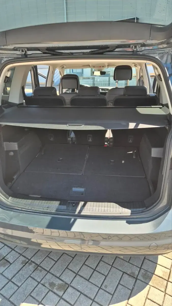 Gebraucht VW Touran Active 150 PS (110 kW) 2022 Grau Van / Kleinbus