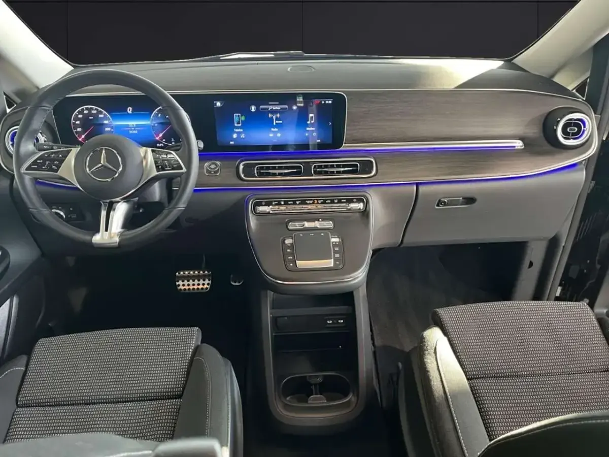 Gebraucht Mercedes V220 Style 163 PS (119 kW) 2024 Obsidianschwarz metallic Van / Kleinbus