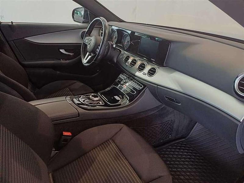 Gebraucht Mercedes E200 Avantgarde 197 PS (144 kW) 2020 Cavansitblau metallic Kombi