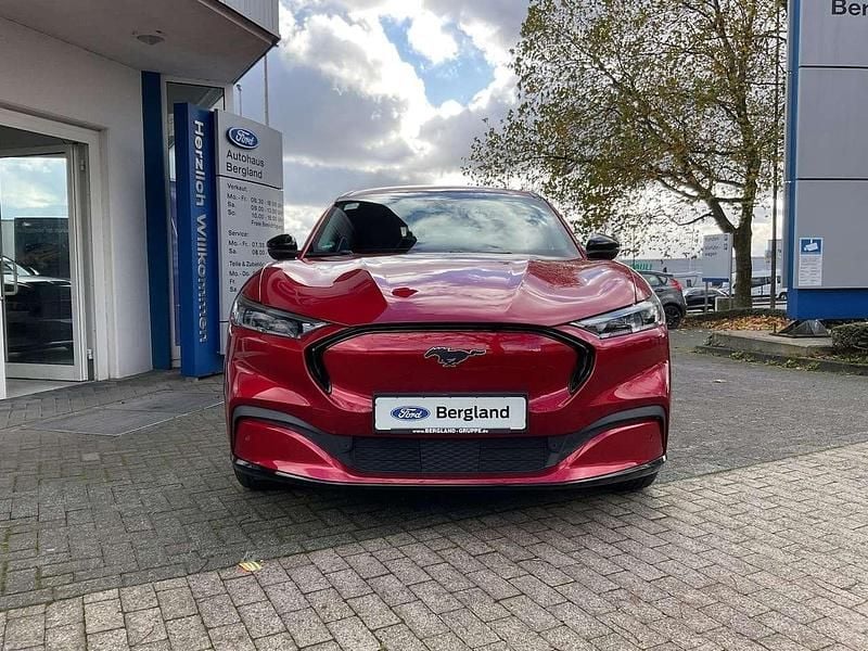 Gebraucht Ford Mustang Mach-E 197 kW (269 PS) 2022 Lucidrot metallic rot SUV