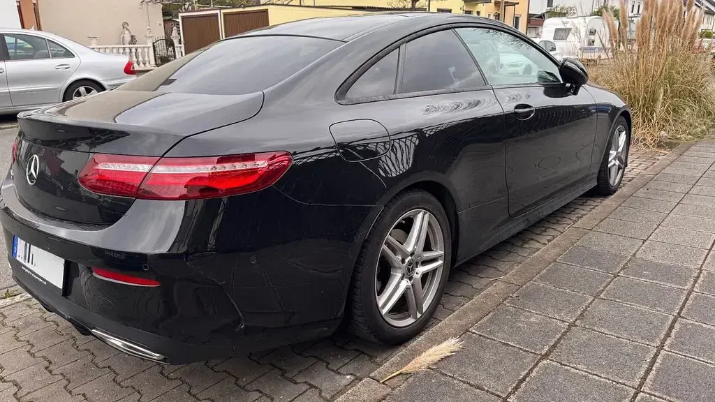 Gebraucht Mercedes E200 184 PS (135 kW) 2019 Schwarz