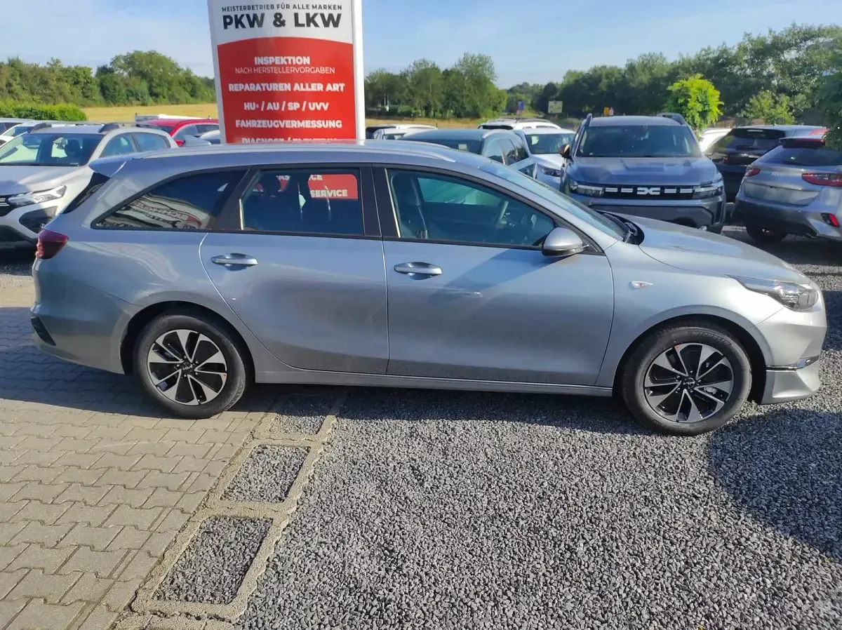 Neu Kia Ceed Sportswagon 140 PS (102 kW) 2026 Lunarsilber Kombi