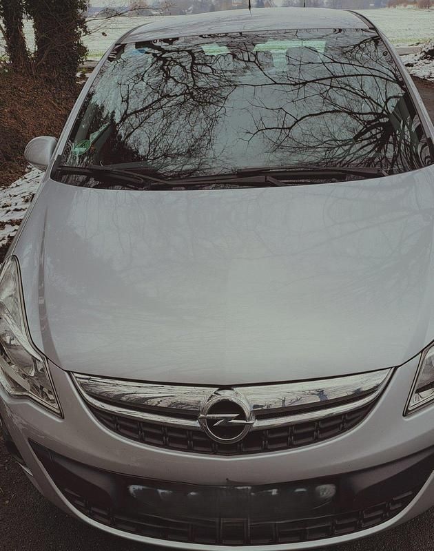 Silber Gebraucht 2012 Opel Corsa Kleinwagen | 2.490 € (Superpreis) - Bild 1/4