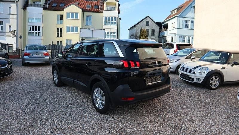 Gebraucht Peugeot 5008 Active 131 PS (96 kW) 2023 Schwarz (metallic) SUV