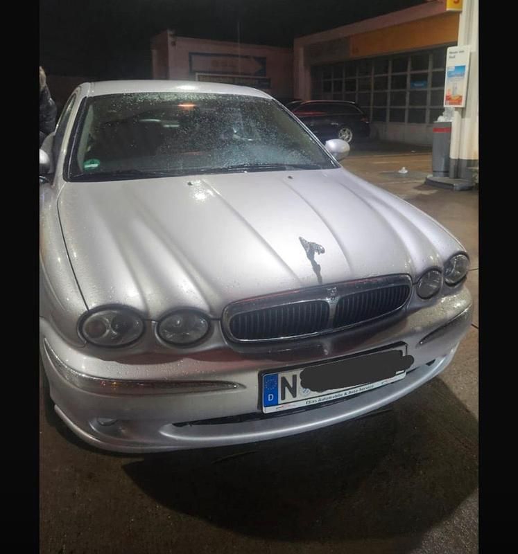 Silber Gebraucht 2002 Jaguar X-type Limousine | 2.100 € - Bild 1/4