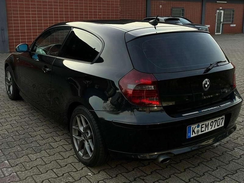 Gebraucht BMW 116 122 PS (89 kW) 2008 Schwarz Kleinwagen