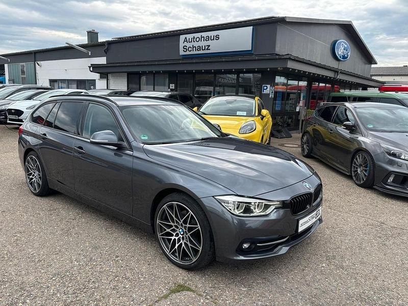 Grau Gebraucht 2019 BMW 320 Sport Line Kombi | 19.000 € (Fairer Preis) - Bild 1/4