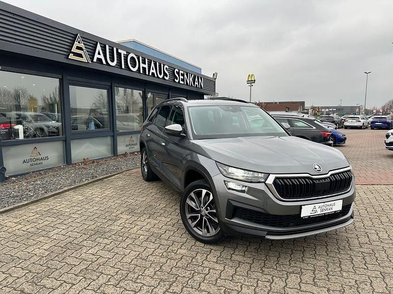 Grau Gebraucht 2022 Skoda Kodiaq Tour SUV | 27.990 € (Superpreis) - Bild 1/4