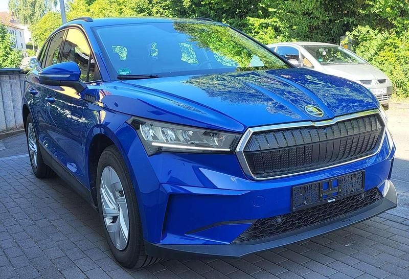 Modra energy/energy blue Gebraucht 2023 Skoda Enyaq iV Loft SUV | 21.999 € (Superpreis) - Bild 1/4
