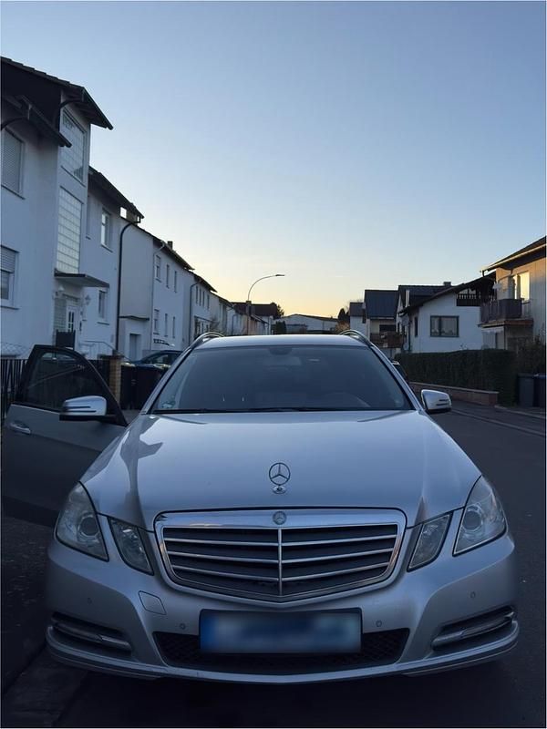 Gebraucht Mercedes E200 136 PS (100 kW) 2011 Silber Kombi