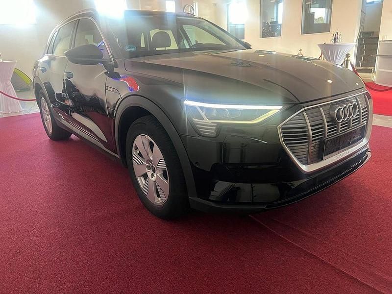 Schwarz Gebraucht 2021 Audi e-tron Basis SUV | 25.799 € (Etwas zu teuer) - Bild 1/4