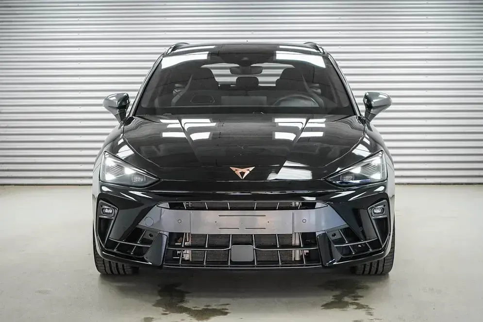 Gebraucht Cupra Leon VZ 333 PS (244 kW) 2025 Midnight black Kombi