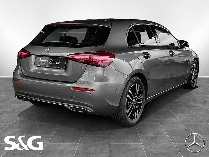 Gebraucht Mercedes A180 Progressive 136 PS (100 kW) 2024 Metalliclack mountaingrau Limousine