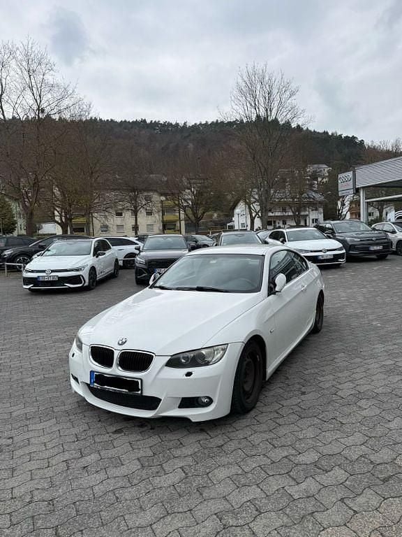 Gebraucht BMW 320 177 PS (130 kW) 2009 Weiß Coupé