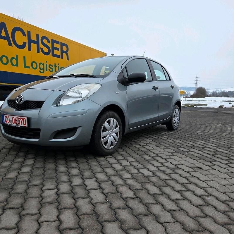 Silber Gebraucht 2010 Toyota Yaris Kleinwagen | 3.200 € (Guter Preis) - Bild 1/4