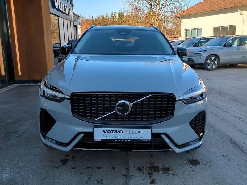 Gebraucht Volvo XC60 Plus 197 PS (144 kW) 2023 Vapour grey / metallic SUV