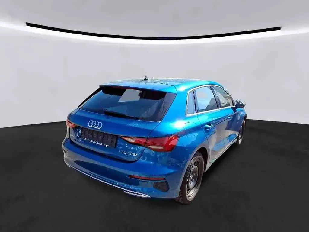 Gebraucht Audi A3 Ambiente 110 PS (80 kW) 2023 Blau Limousine