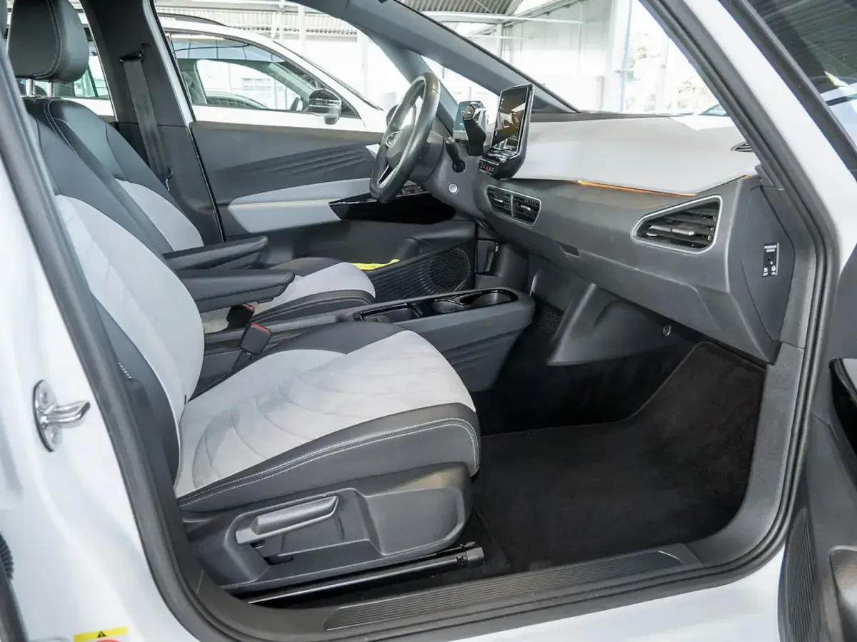 Gebraucht VW ID.3 Pro 150 kW (204 PS) 2023 Weiss / gletscherweiss Kleinwagen