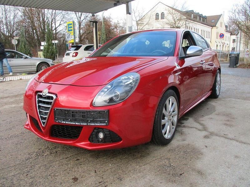 Rot Gebraucht 2011 Alfa Romeo Giulietta Turismo Limousine | 7.800 € (Fairer Preis) - Bild 1/4