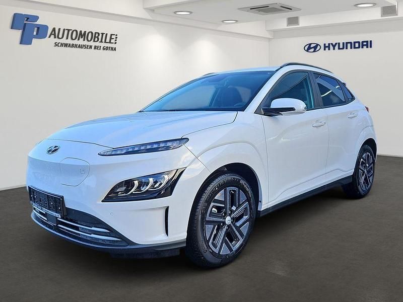 Serenitiy white Gebraucht 2022 Hyundai Kona Advantage SUV | 24.990 € (Teuer) - Bild 1/4