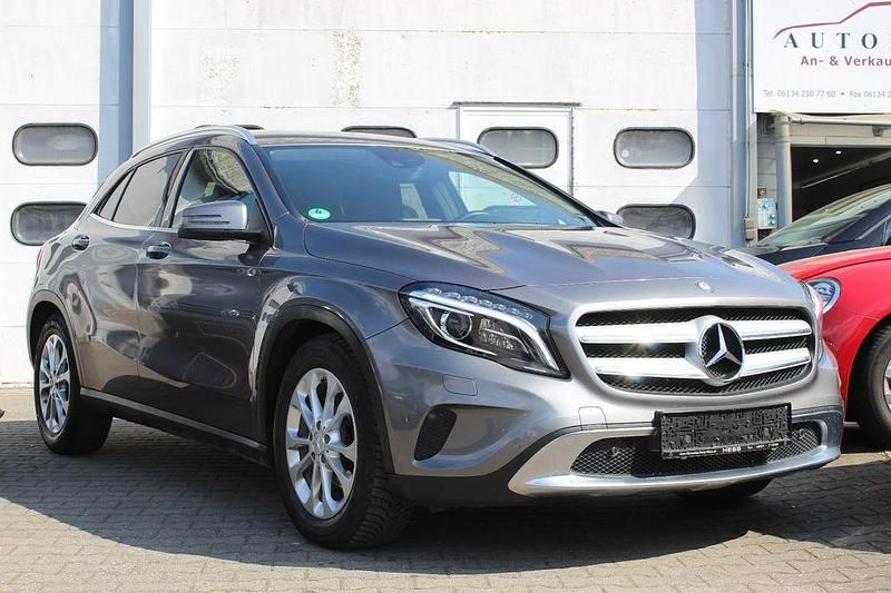 Gebraucht Mercedes GLA220 Urban 170 PS (125 kW) 2014 Grau SUV