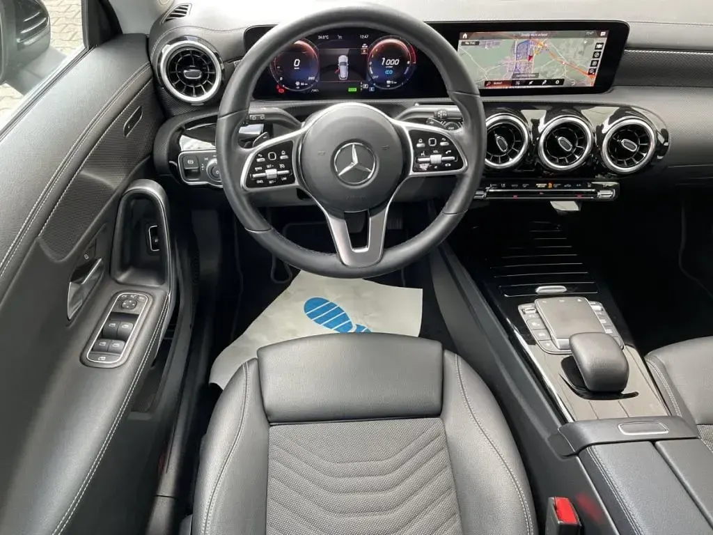 Gebraucht Mercedes CLA250e Progressive 218 PS (160 kW) 2023 Kosmosschwarz  metalliclack (metallic) Coupé