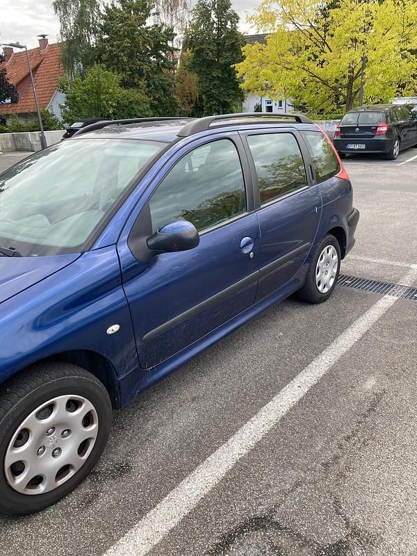 Blau Gebraucht 2005 Peugeot 206 Limousine | 2.000 € (Etwas zu teuer) - Bild 1/4