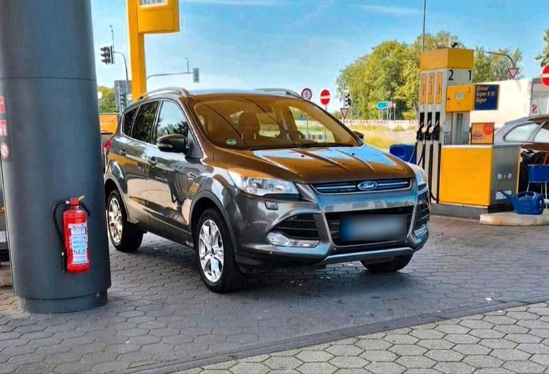 Gebraucht Ford Kuga Titanium 180 PS (132 kW) 2015 Silber SUV