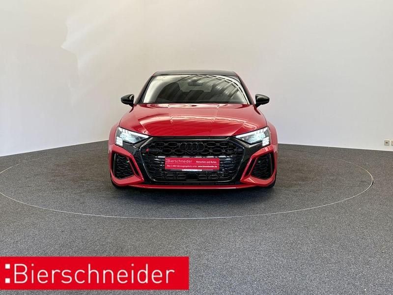 Rot Gebraucht 2023 Audi RS3 Sportback Comfort Kleinwagen | 54.449 € (Fairer Preis) - Bild 1/4