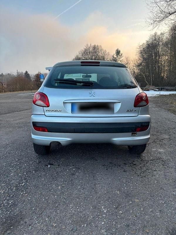 Gebraucht Peugeot 206+ 75 PS (55 kW) 2009 Silber Kleinwagen