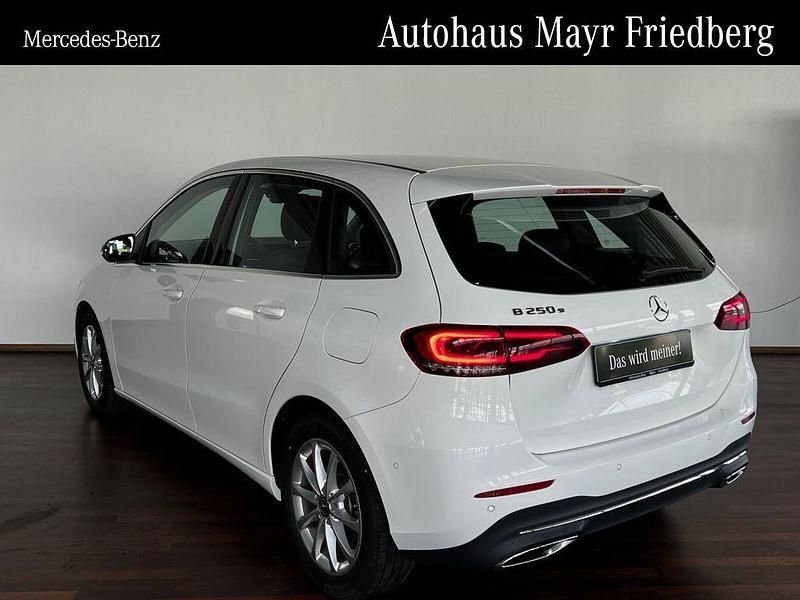 Gebraucht Mercedes E250 Progressive 160 PS (117 kW) 2022 Weiß Limousine
