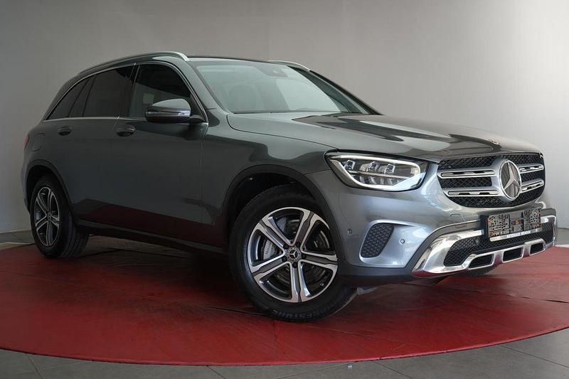 Grau Gebraucht 2021 Mercedes GLC220 SUV | 30.490 € (Fairer Preis) - Bild 1/4